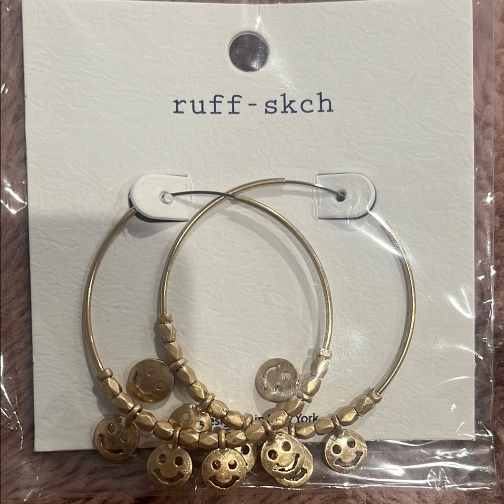 Ruff-skch Gold NIP Smiley Face Hoop Earrings